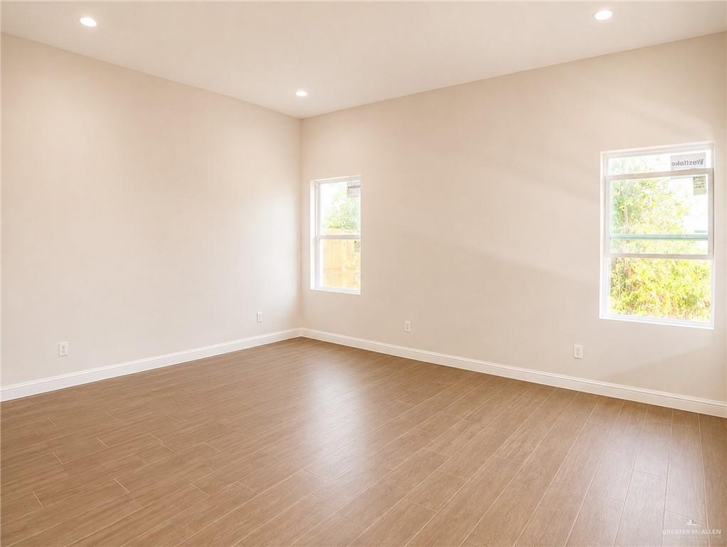 Photo 6 of 2322 Thornton Avenue