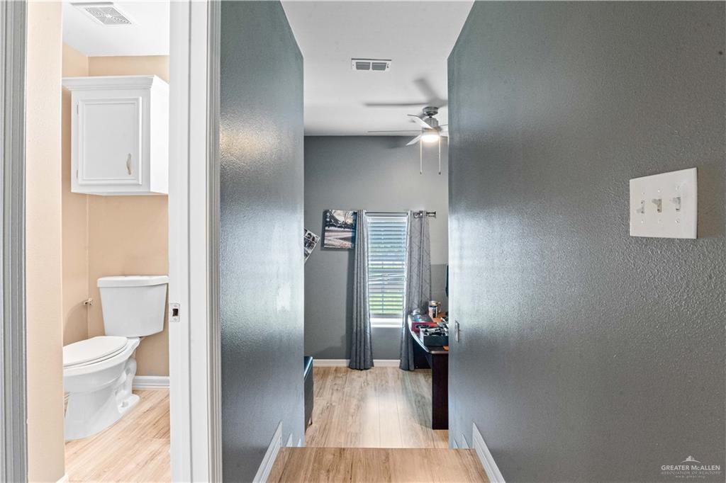 Photo 28 of 1101 Greenbriar Avenue