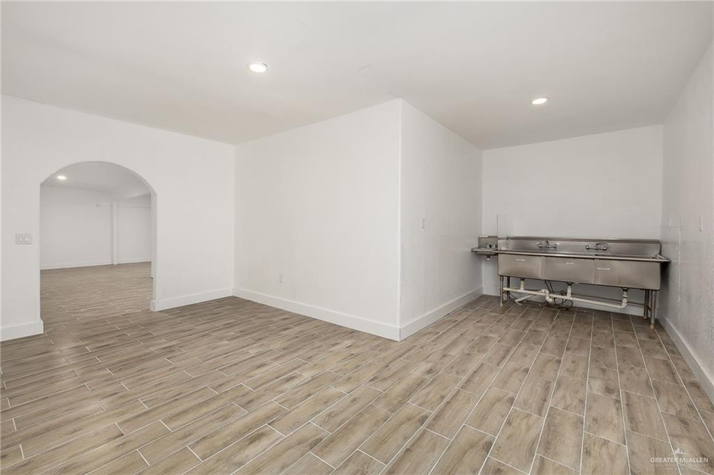 Photo 11 of 805 Acacia Avenue