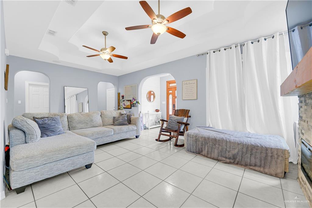 Photo 4 of 1358 La Ciniega Drive