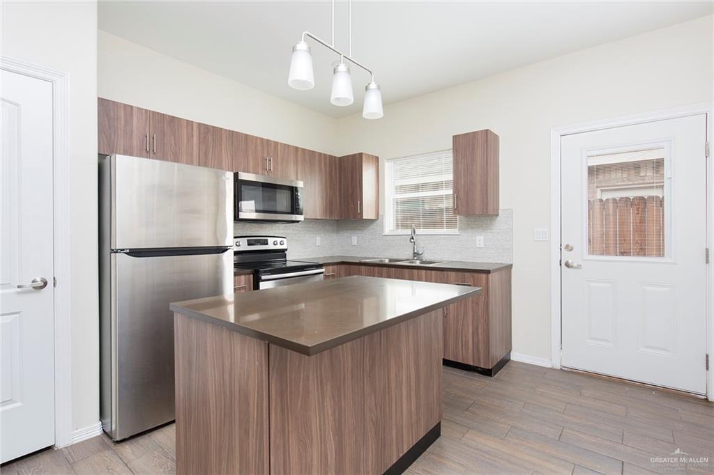 Photo 5 of 1710 Cortlandt Street
