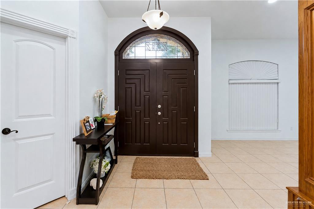 Photo 3 of 2712 Bluebird Avenue