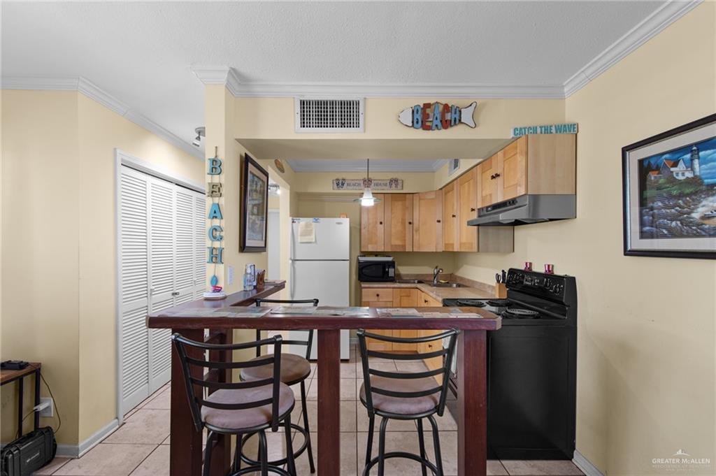 Photo 6 of 211 Bahama Street #403