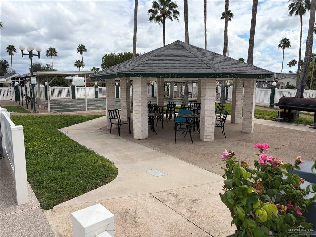 Photo 11 of 2107 Mockingbird Street