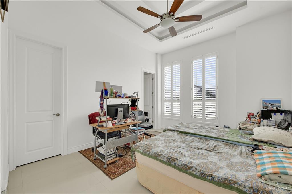 Photo 14 of 2408 Holland Avenue