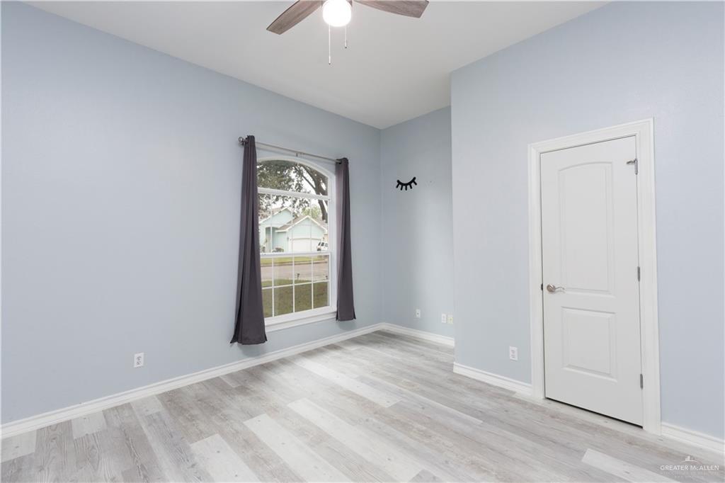 Photo 12 of 708 Excalibur Street