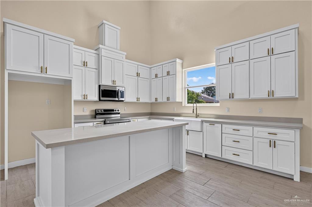 Photo 6 of 2911 Dhalia Drive