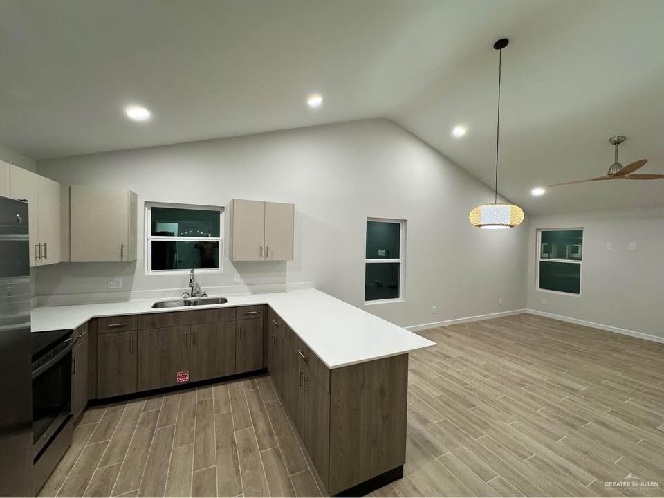 Photo 2 of 1408 Iris Avenue