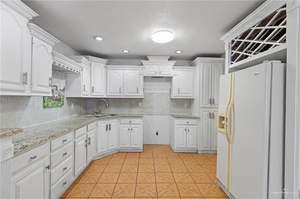 Photo 4 of 1012 Squaw Valley Drive