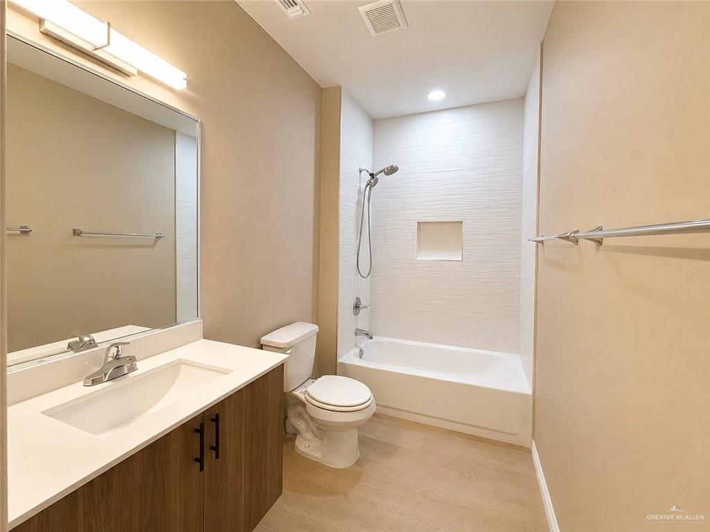 Photo 5 of 3101 Sandlewood Street #2