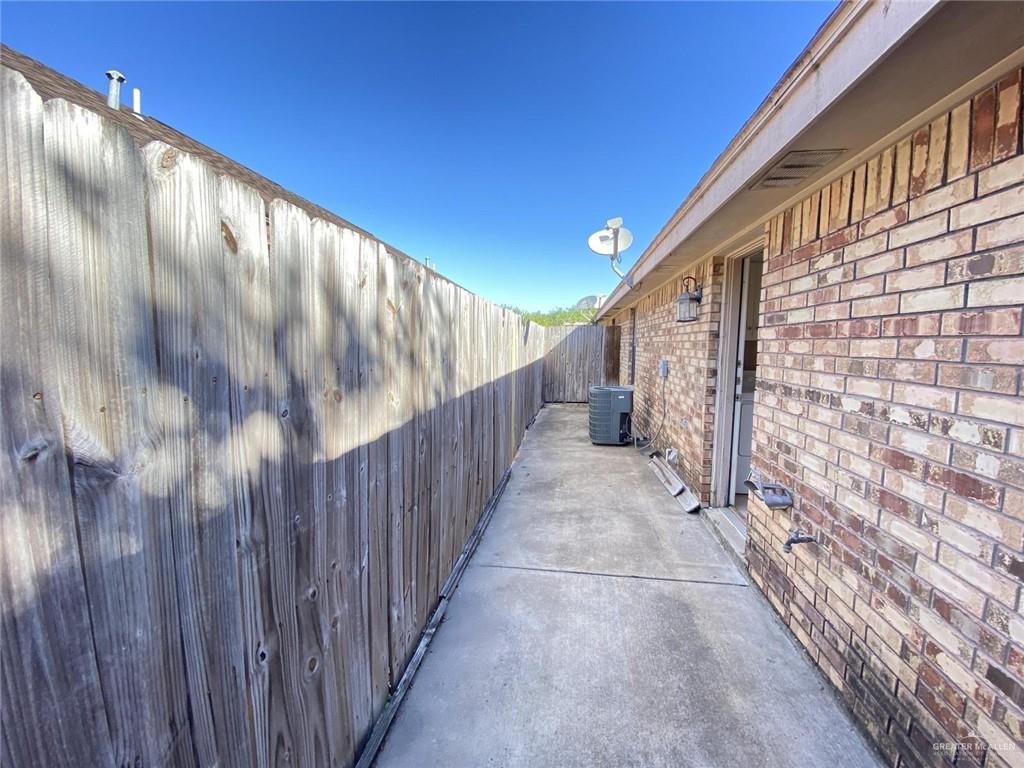 Photo 3 of 4119 La Guardia Lane #4