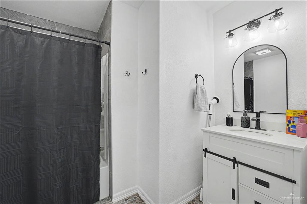 Photo 17 of 221 Lovett Street