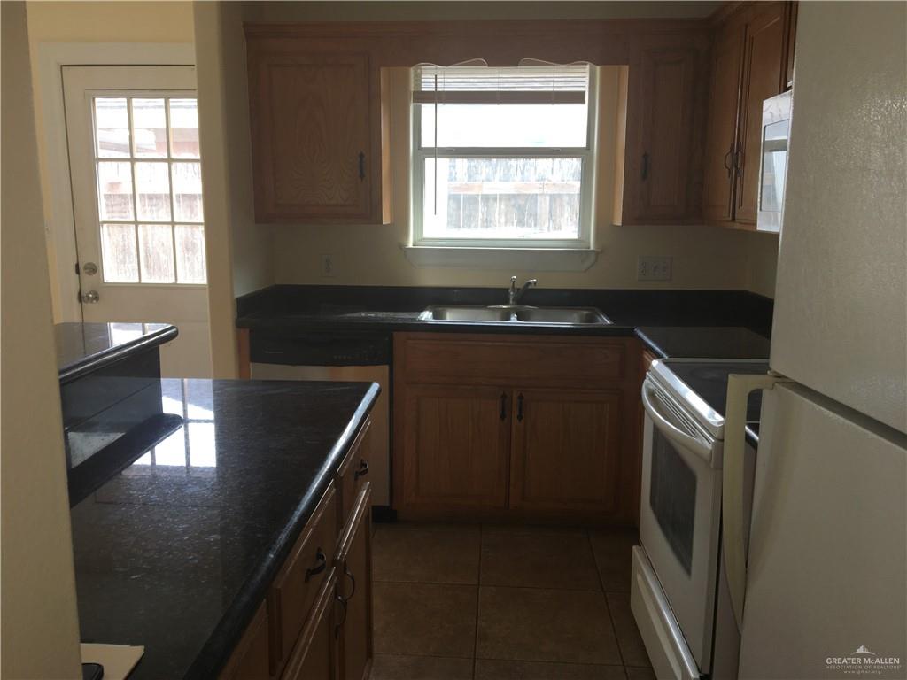 Photo 10 of 4008 Parkplace Avenue #1