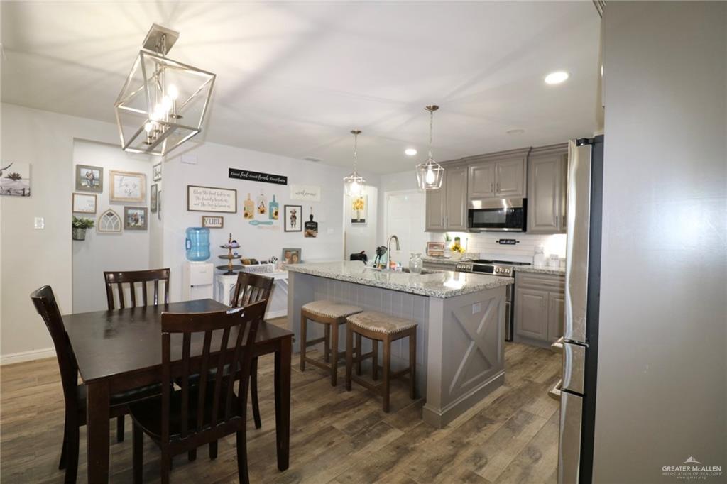 Photo 4 of 311 Spanish Oak Avenue