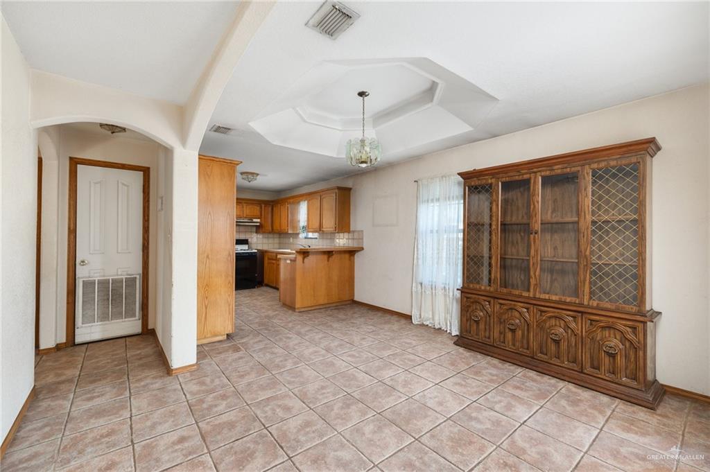Photo 3 of 1721 Maple Avenue