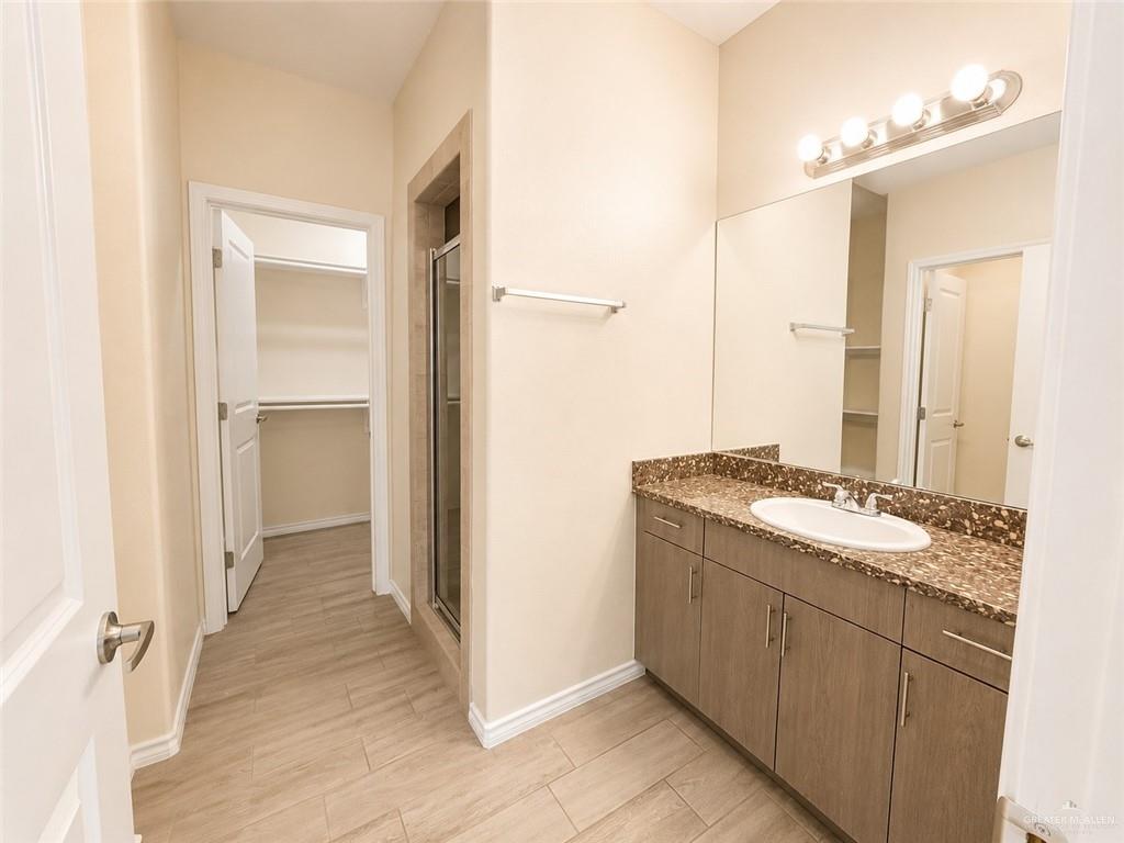 Photo 7 of 5106 Hiawatha Drive