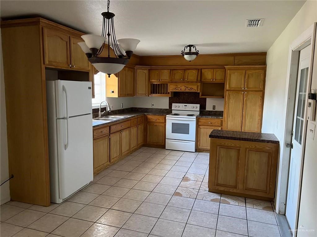 Photo 3 of 2108 Japonica Avenue
