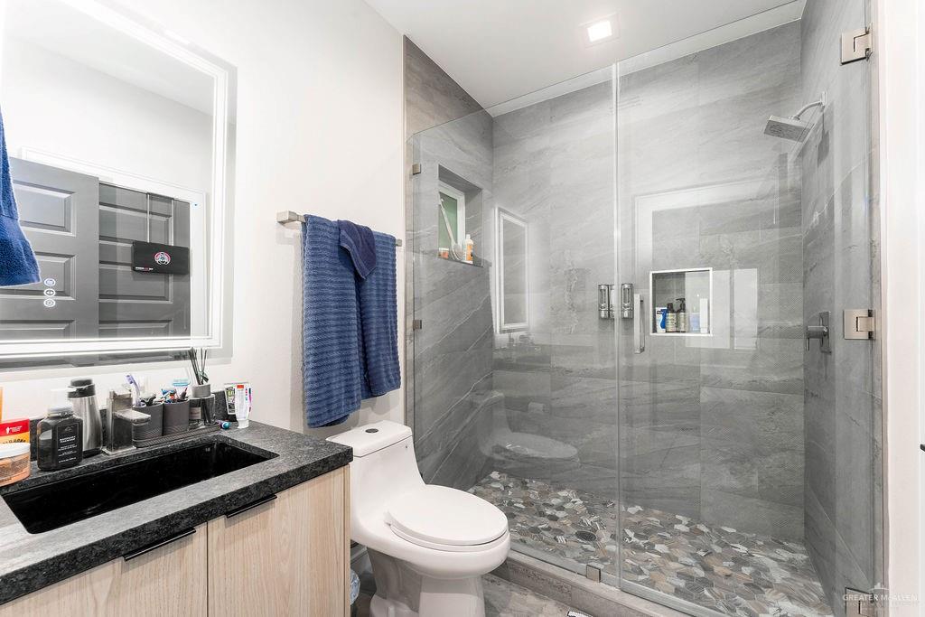Photo 37 of 233 Anne Bonnie