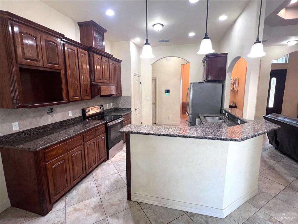Photo 11 of 2102 Stonegate Drive