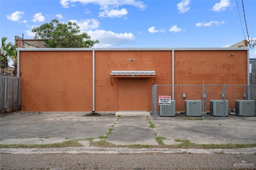Photo 13 of 221 Kleberg Avenue