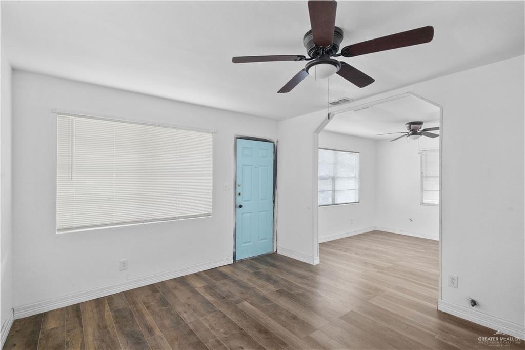 Photo 4 of 733 Esperanza Street