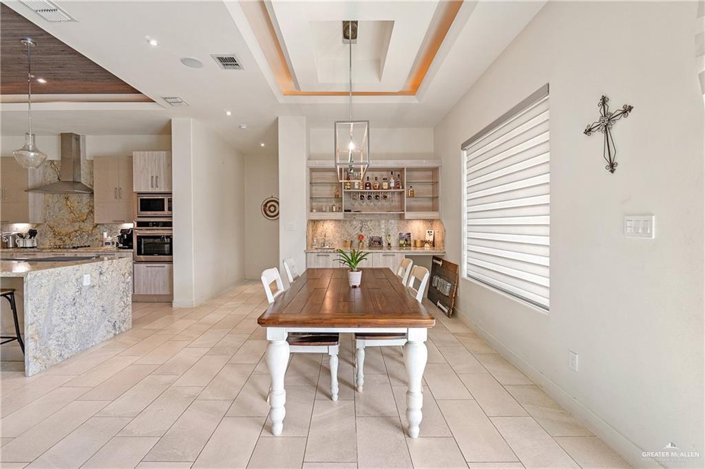 Photo 5 of 2520 Colvin Avenue