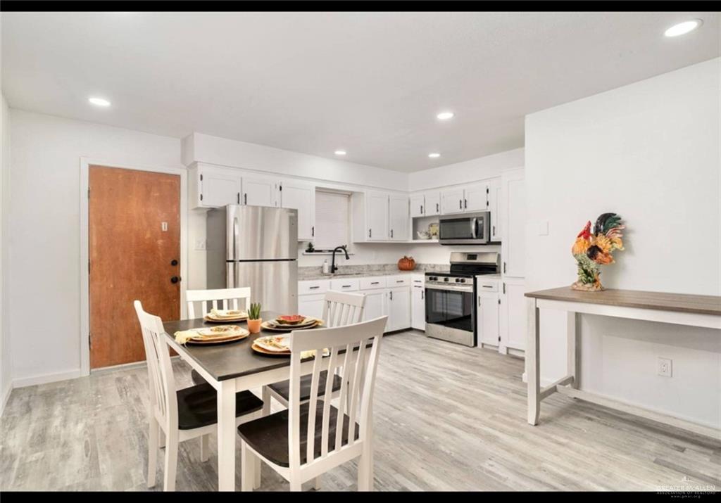 Photo 6 of 2500 Beaumont Avenue