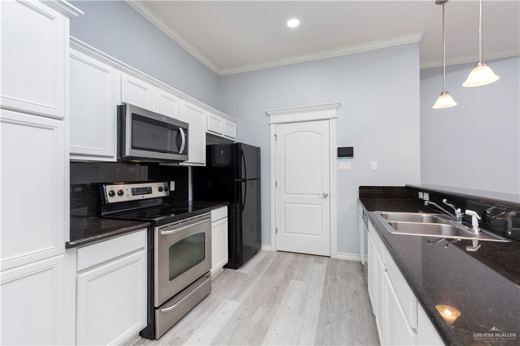 Photo 5 of 708 Excalibur Street