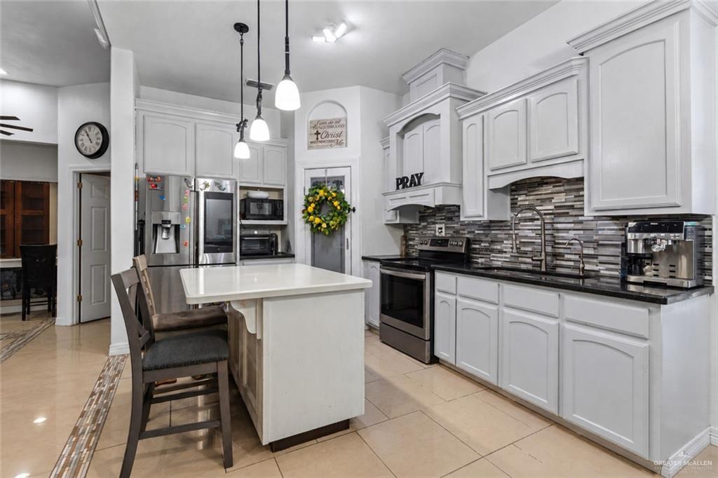 Photo 3 of 1208 Encino Drive