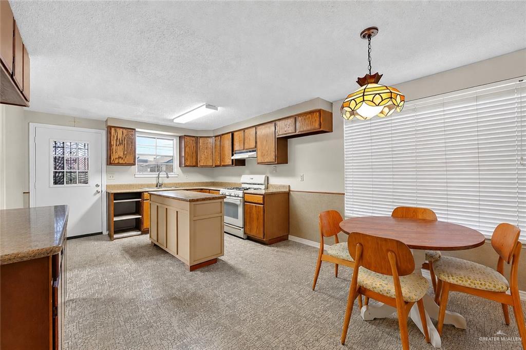 Photo 7 of 415 Doherty Avenue