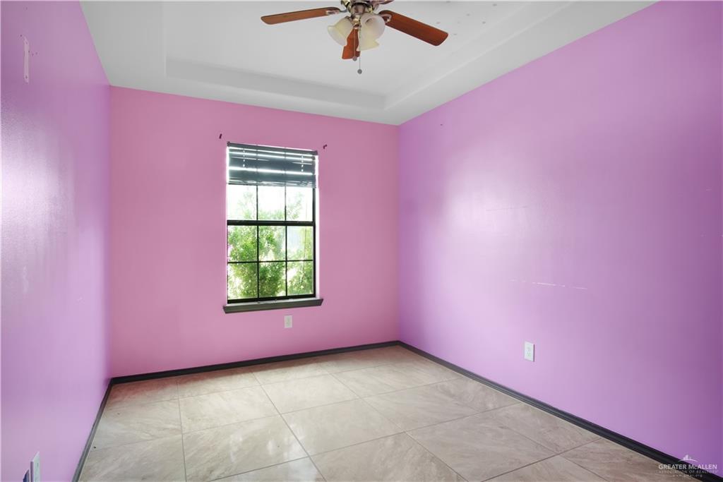 Photo 11 of 824 Dawes Avenue