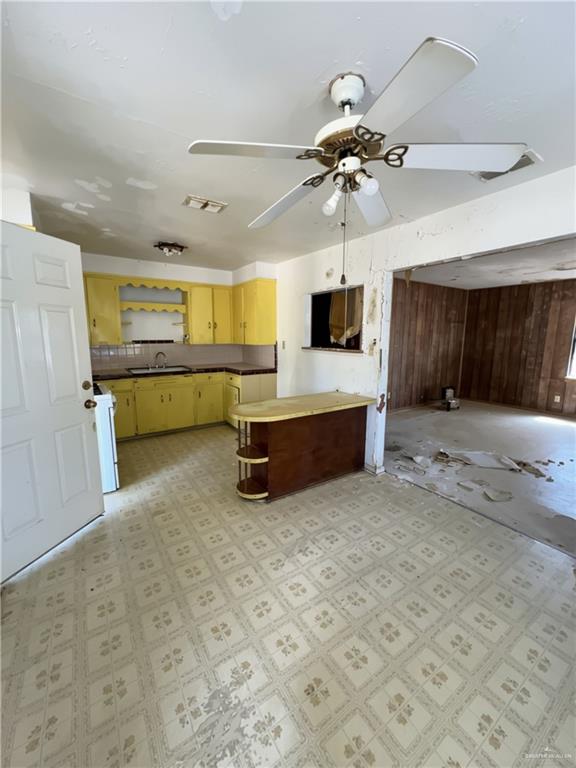 Photo 3 of 608 Hackberry Avenue