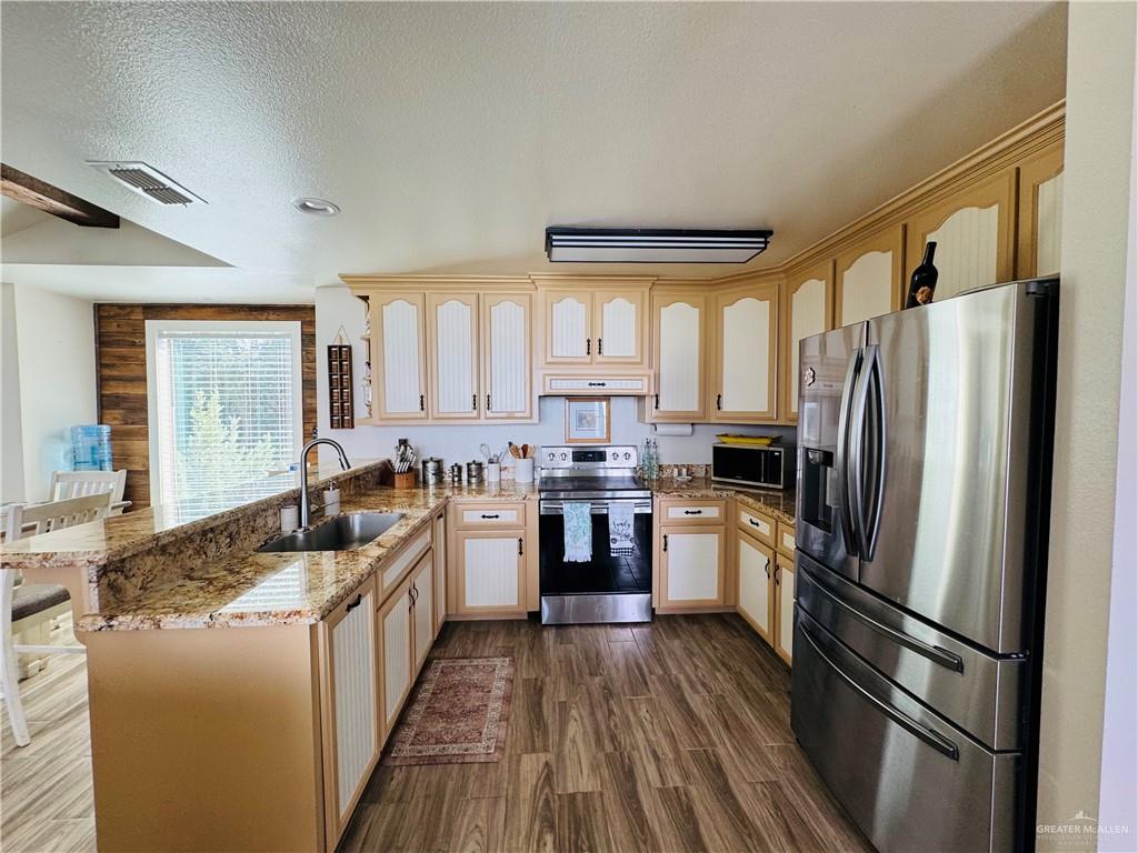 Photo 7 of 8560 Lago Vista Drive