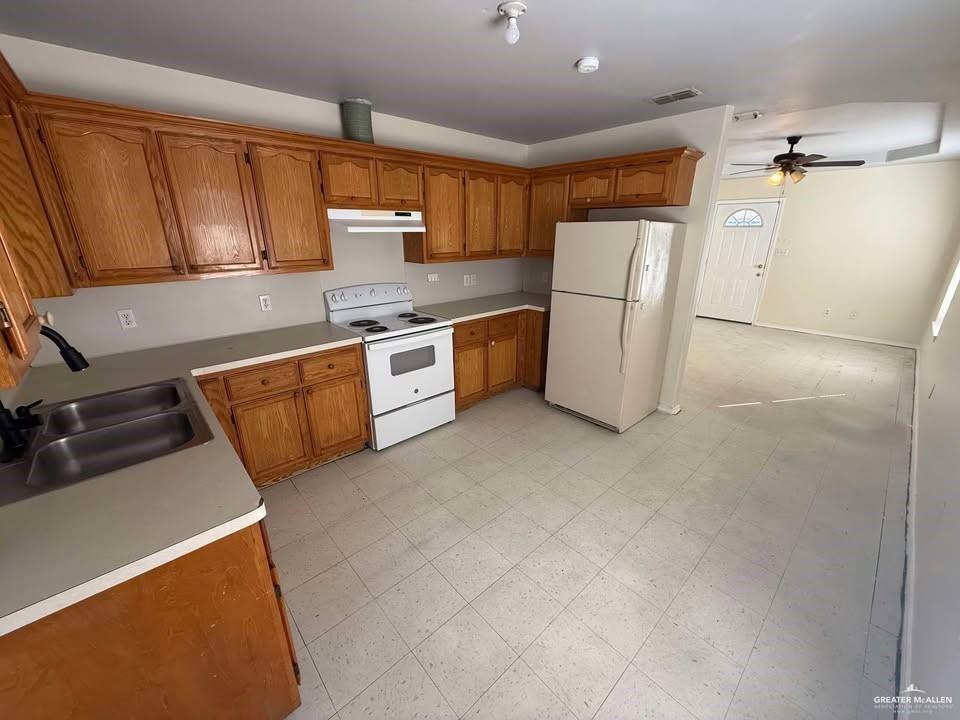 Photo 10 of 209 Bluebonnet Street
