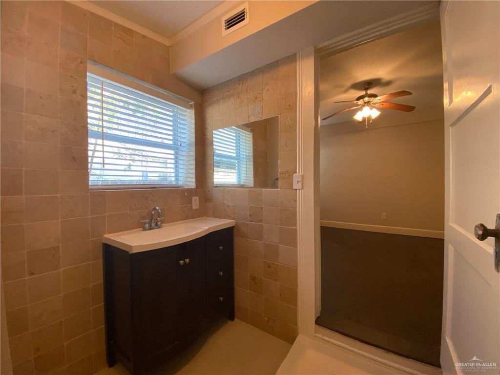 Photo 23 of 604 Hackberry Avenue
