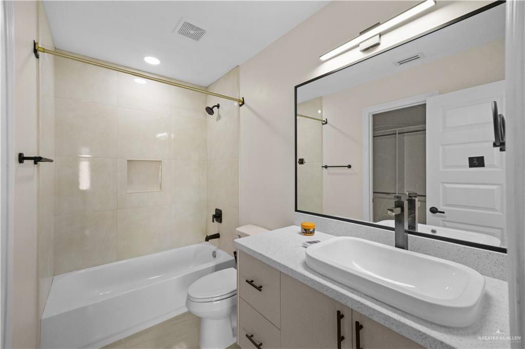 Photo 10 of 2308 San Pascual Street