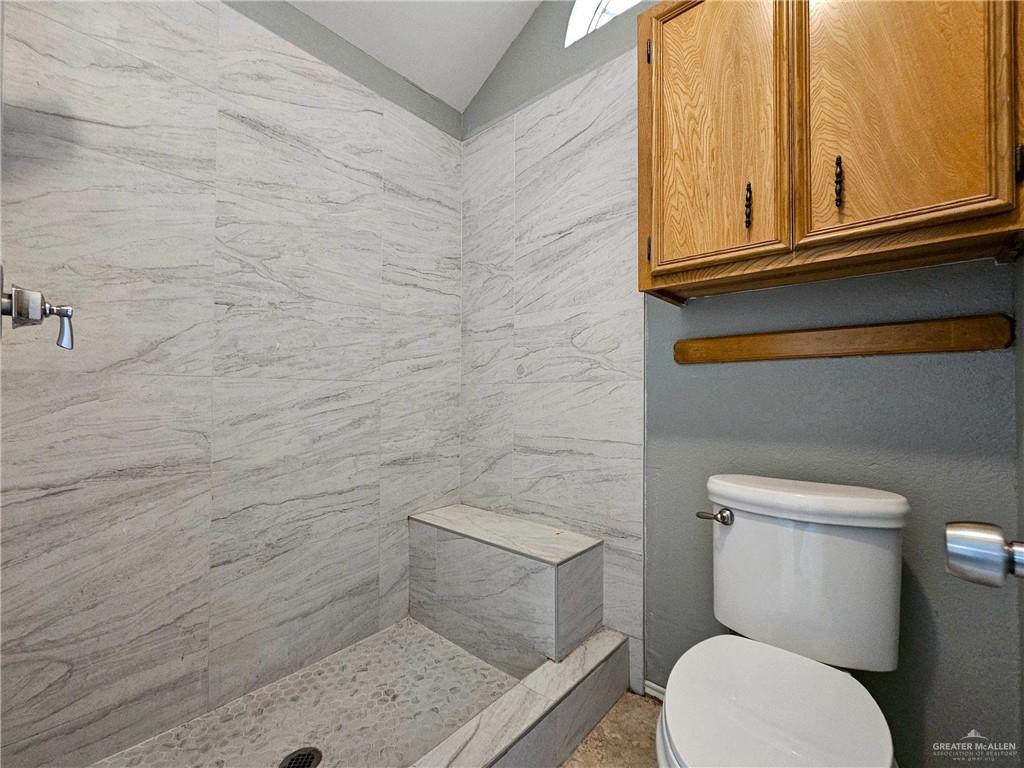 Photo 15 of 2208 Robin Avenue