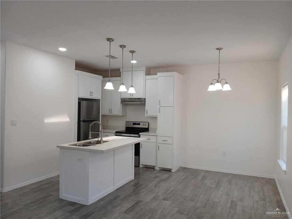 Photo 5 of 605 Cypress Avenue