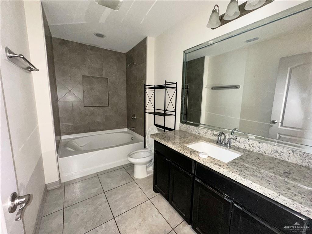 Photo 13 of 2205 Primrose Drive