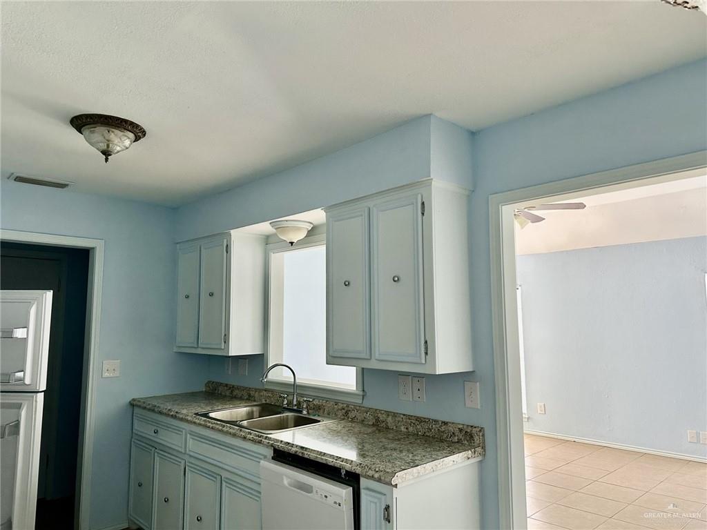 Photo 13 of 700 Iris Avenue