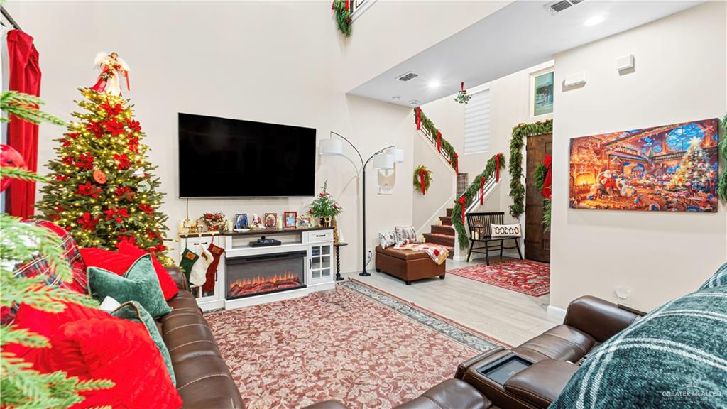 Photo 8 of 3418 Coppermine Avenue