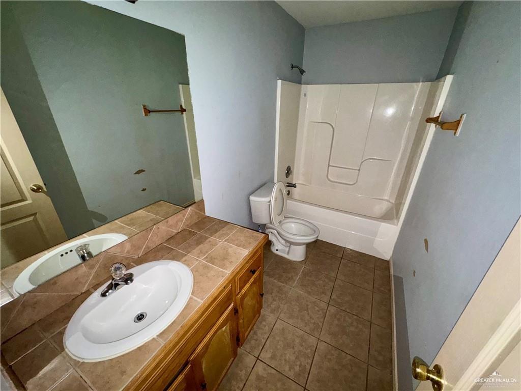 Photo 11 of 2100 Aruba Drive #1