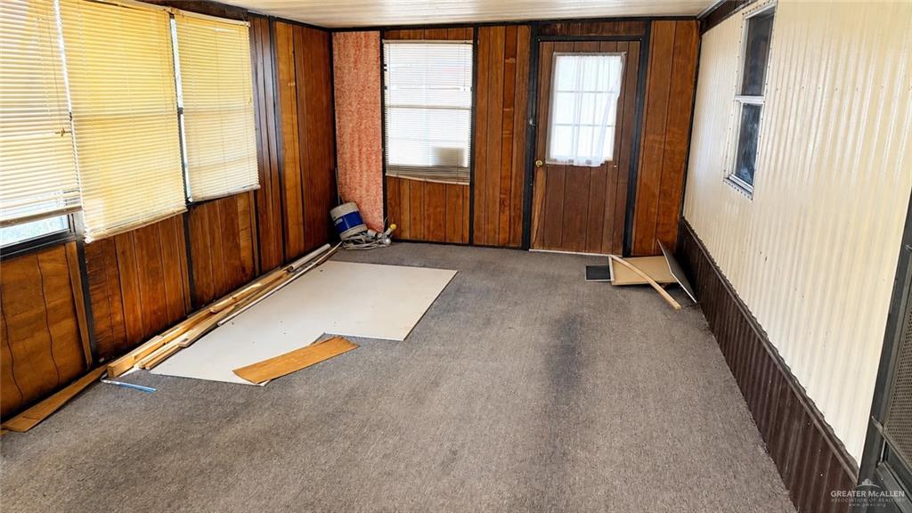 Photo 4 of 425 Oakwood Drive