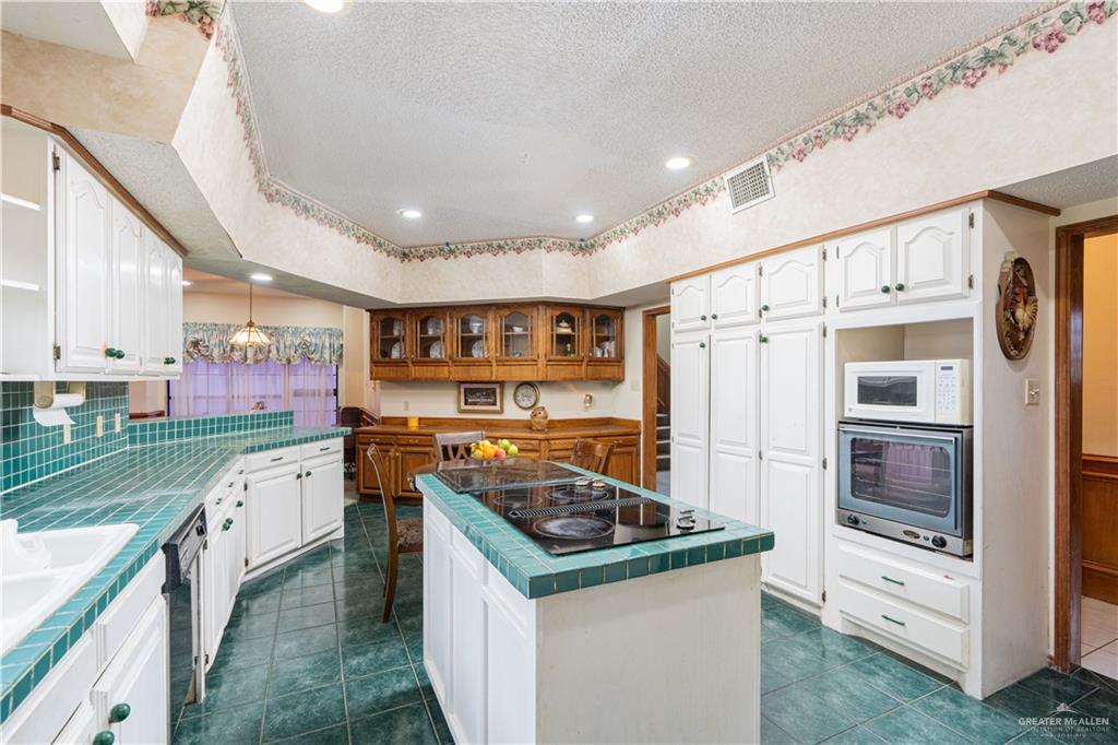 Photo 17 of 9065 Moorefield Road