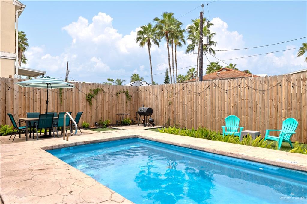Photo 2 of 200 Retama Street