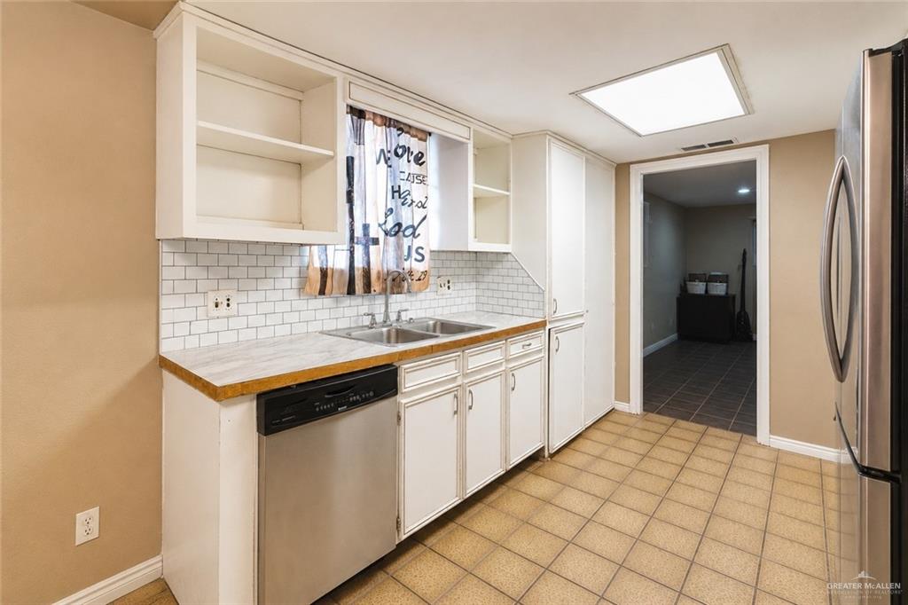 Photo 5 of 2423 Live Oak Street