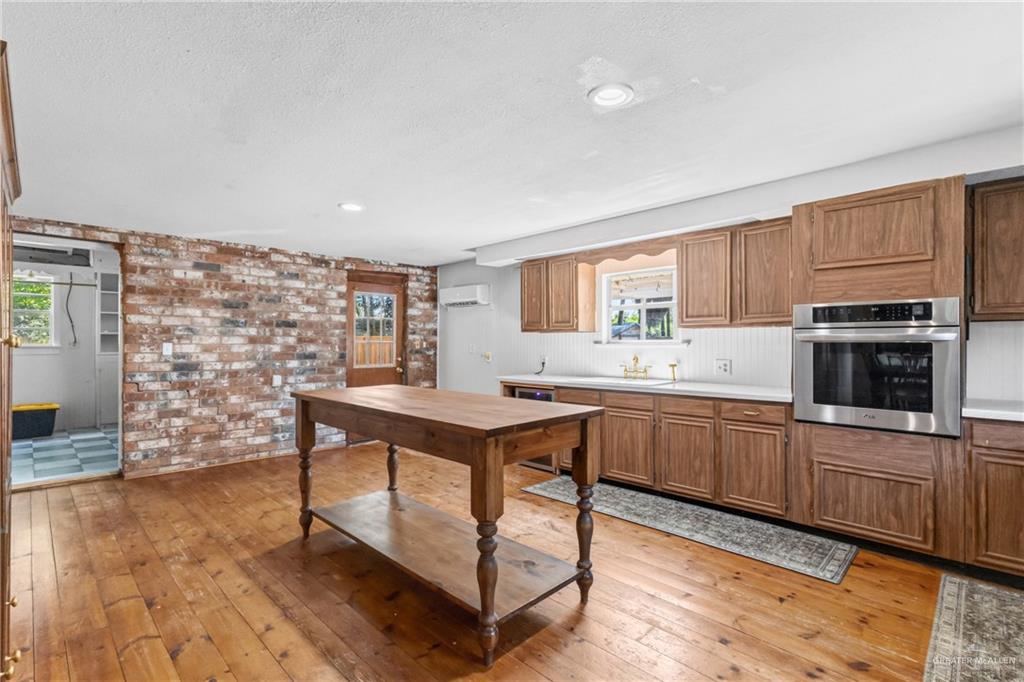 Photo 9 of 742 Palm Heights Street