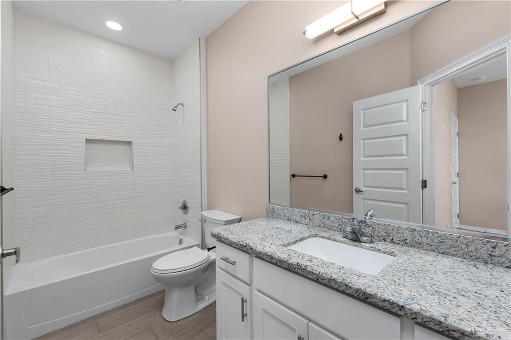 Photo 12 of 3104 Kenwood Street