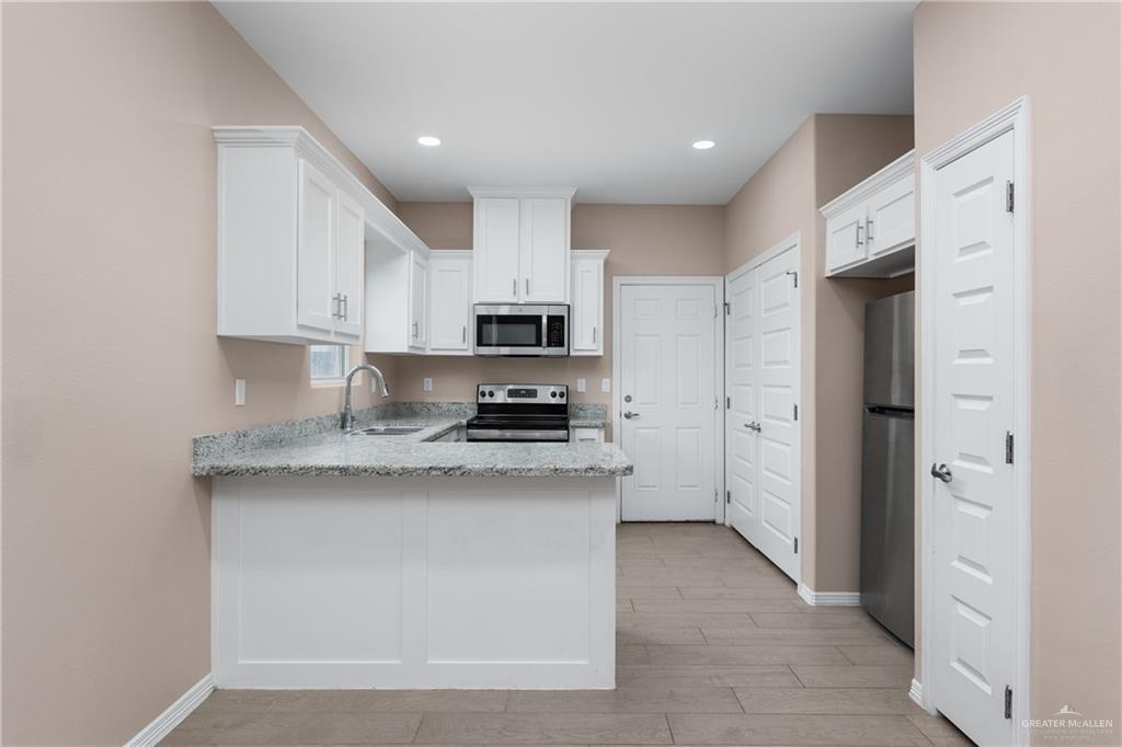 Photo 5 of 3104 Kenwood Street