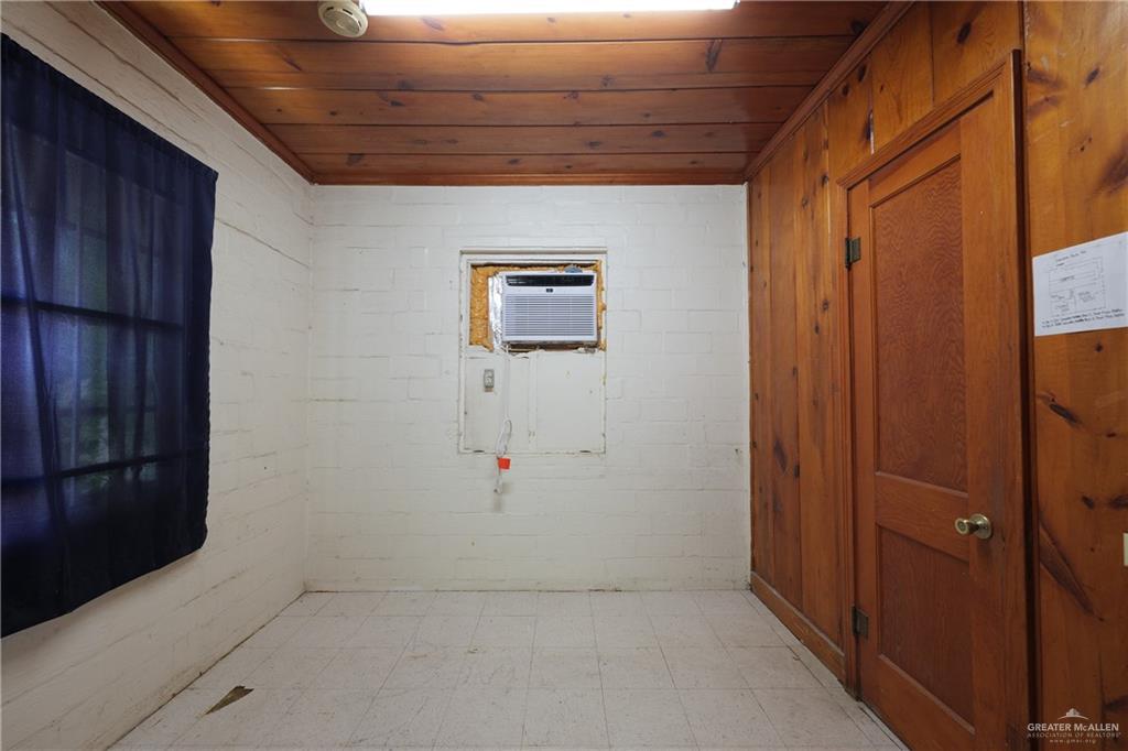 Photo 23 of 115 Britton Avenue